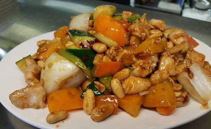 C16. Kung Pow Chicken with Diced Veggies 宫保鸡丁